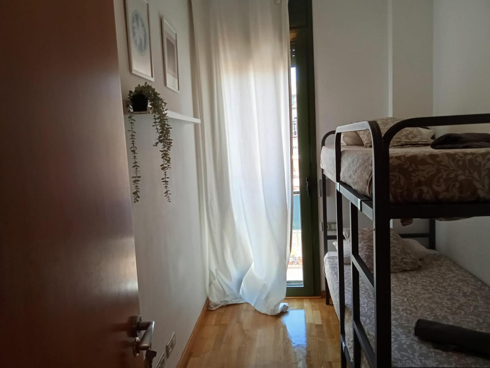Private Rooms Near Las Ramblas Барселона Экстерьер фото